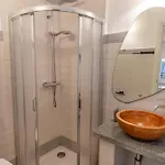 La Perla Piccolo In Piazza אורטה סאן ג'יוליו